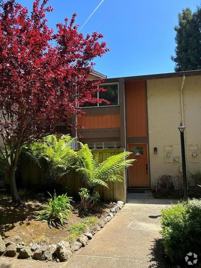Building Photo - 1231 Oddstad Blvd Rental