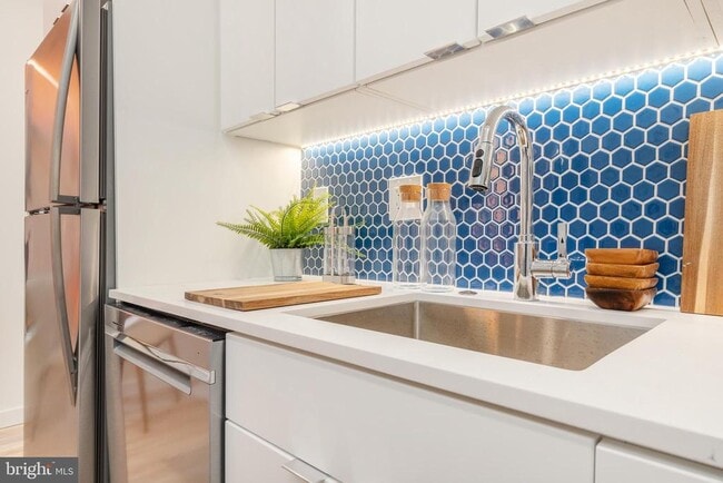 Building Photo - 1131-39 N Front St Unit 301