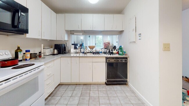 Photo - 175 Beacon St Unidad 406