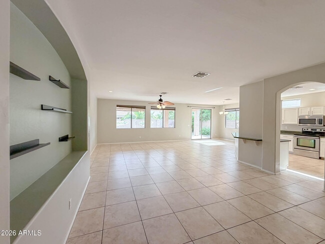 Photo - 203 W Cedar Dr