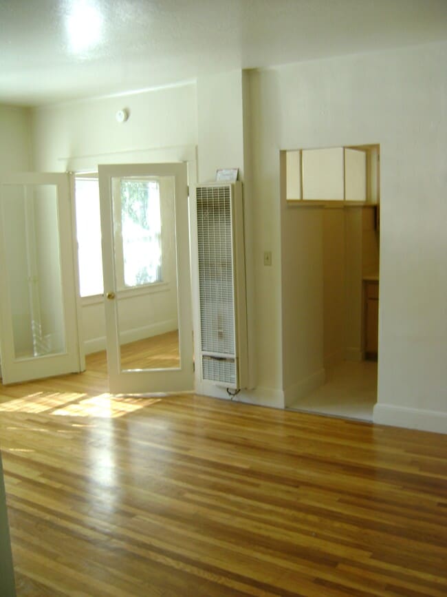 Building Photo - 1529 21st St Unit A Rental