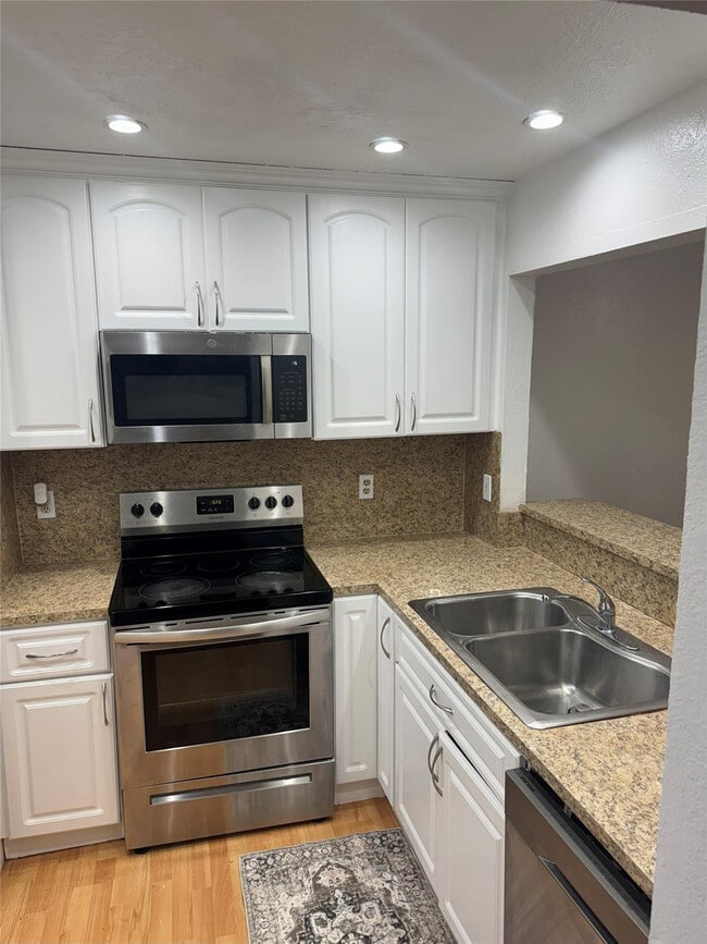 Building Photo - 851 NE 209th Terrace Unit 202