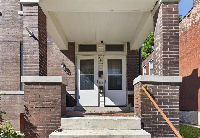Photo - 736 Dover Pl Unit 1F
