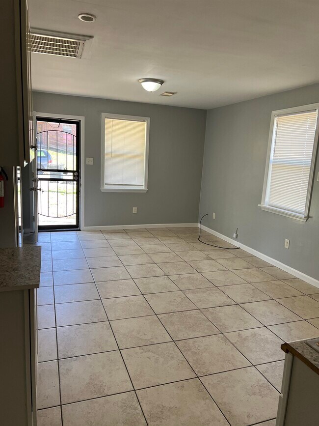 464 Lipford St
