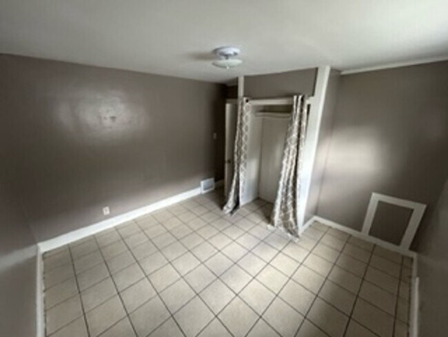 Photo - 4884-4886 N 18th St. (Duplex) Unidad 4884 Lower