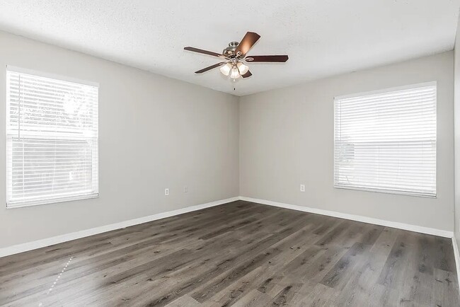 Photo - 902 S Kingsway Rd