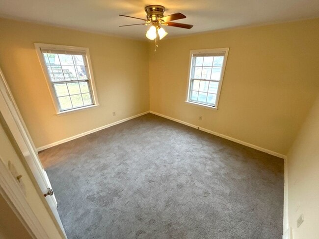 Photo - 3058 Robbiedon St