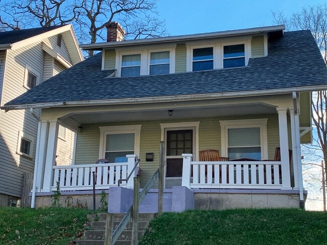 Vista de frente - 1020 E Stewart St Casa