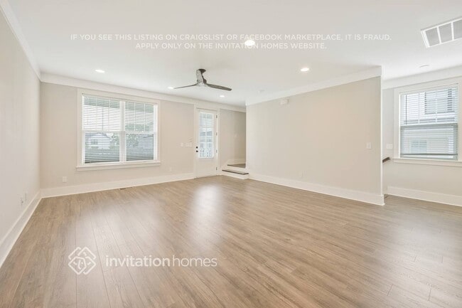 Photo - 220 Founders Ln