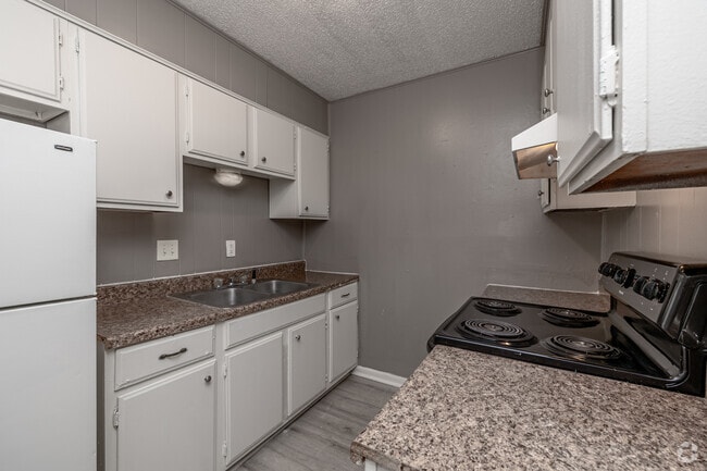 2BR, 1BA - 854SF - Kitchen