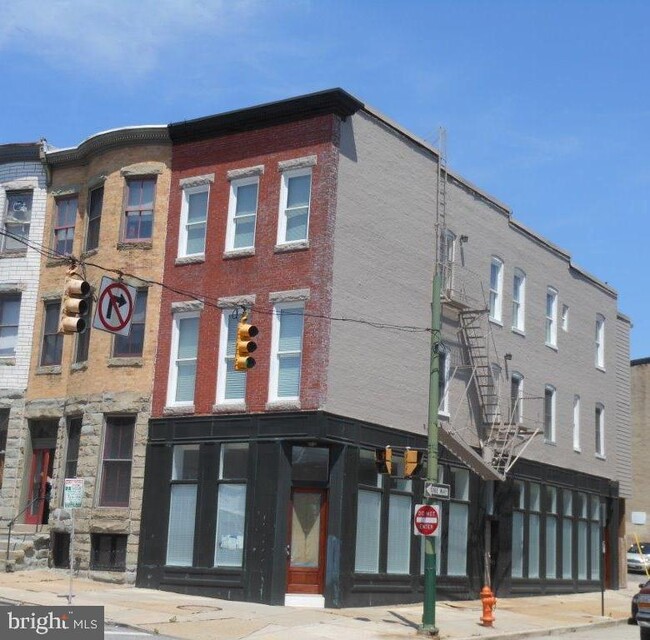 Photo - 218 E Chase St Townhome