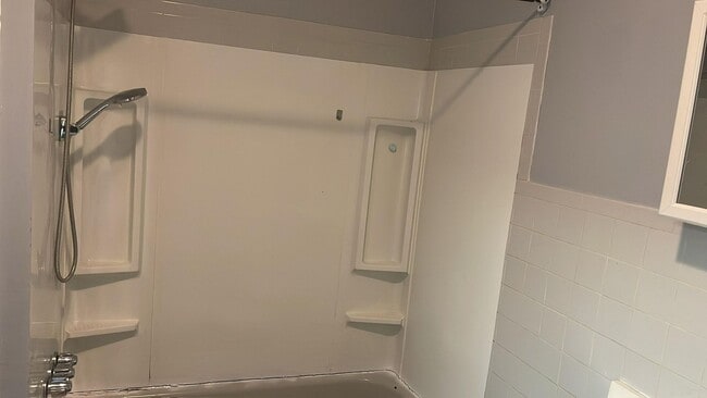 Building Photo - Spacious 1-Bedroom Unit with All-Inclusive Appliances!