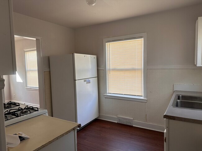 Kitchen - 7445 Arleta Blvd