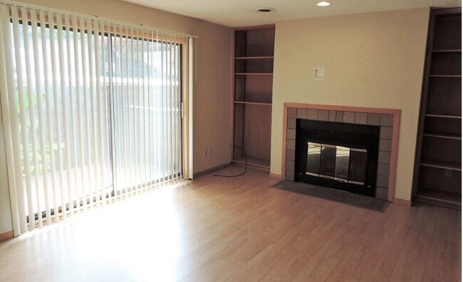 Photo - 221 River St Unidad 12