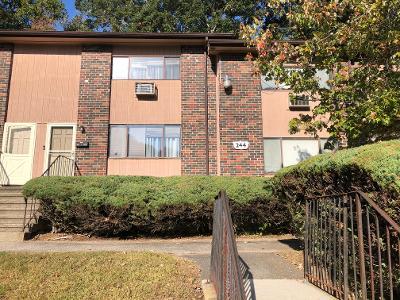 Photo - 244 Oakville Ave