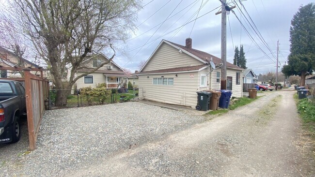 Photo - Neo-Tacoma Unit 3116 1/2