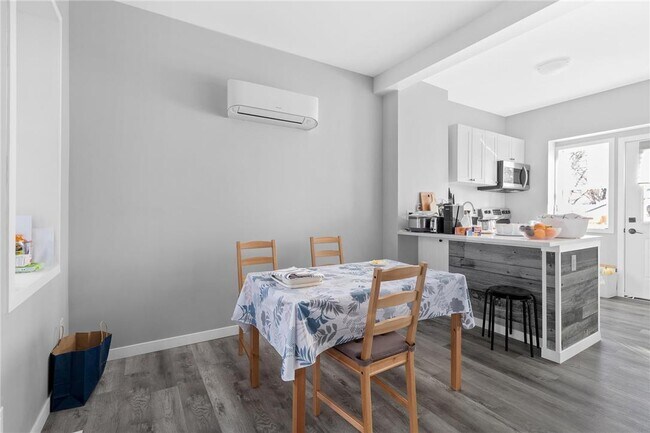 Photo - 650 Dudley Av