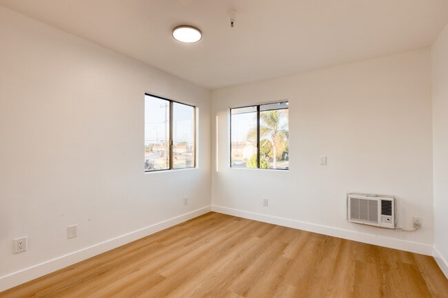 Photo - 3296 Franklin Ave Unit #8