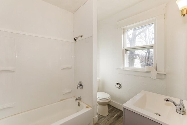 Photo - 711 Garfield St