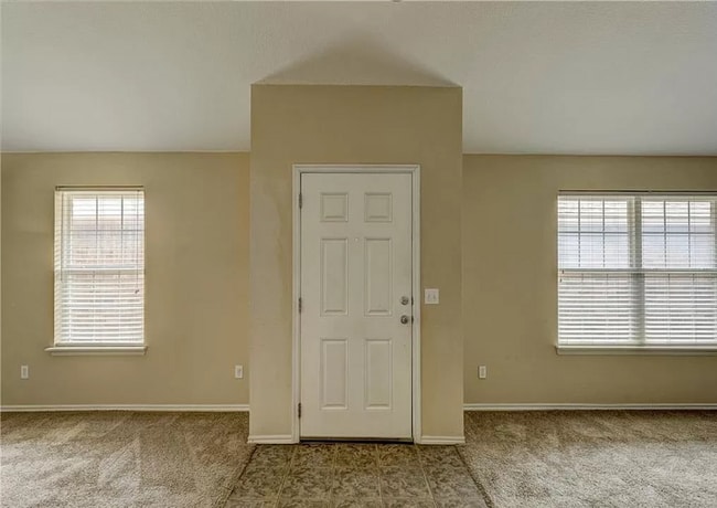 Photo - Gorgeous 3 bedroom 2 Bath and 2 Car Home in the Heart of Yukon