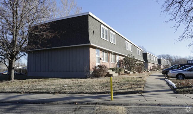 Sheridan West Townhouses - Sheridan West Townhouses