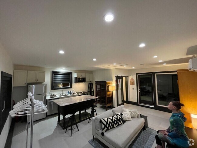 Building Photo - 7713 Owensmouth Ave Rental