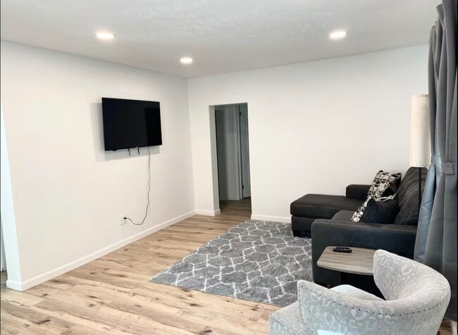 Photo - 312 Rosedale Ave