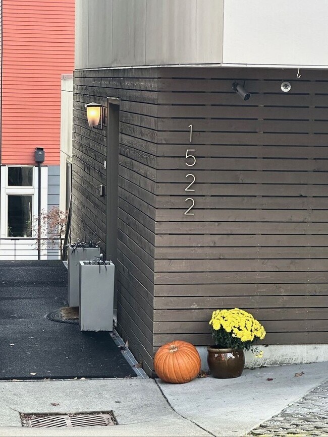 Photo - Beacon Hill Townhouse