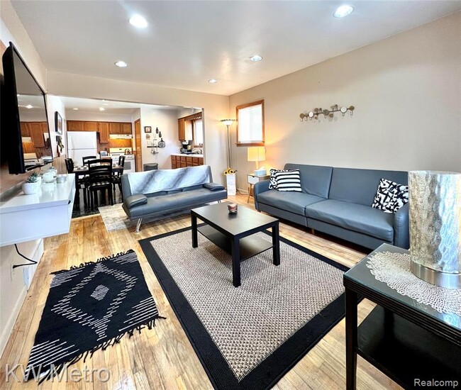 Photo - 26381 Osmun St