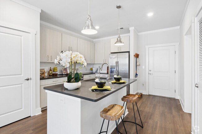 1D 1BR, 1BA - 820SF - Dining