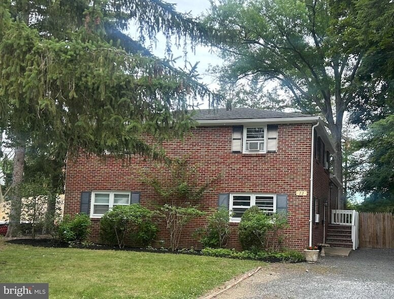 Photo - 72 Clearview Ave