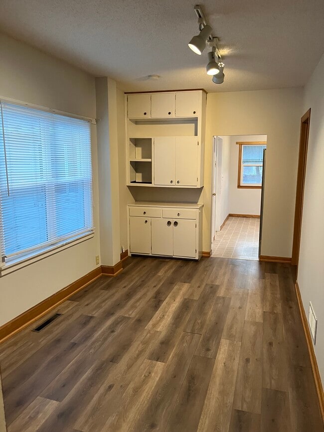 Dining room - 455 S Arch Ave Unit A