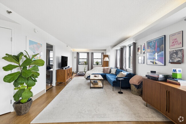2BR, 2BA - 1,285SF - Living Room