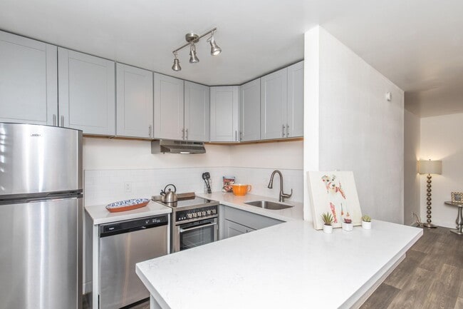 Photo - Studio 710 Apartments