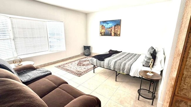 Photo - 3030 Plaza St