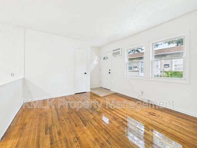 Photo - 1622 Merrill Ave