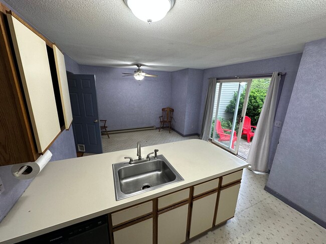 Photo - 4 Bedroom Townhouse Close to Campus – Perfect for Groups!