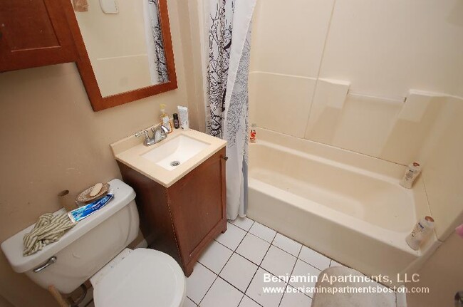 Building Photo - 610 Columbus Ave Unit 3