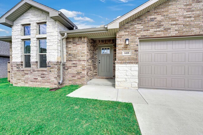 Photo - BRAND NEW 3/2-OPEN HOUSE 10/31 10AM-12PM