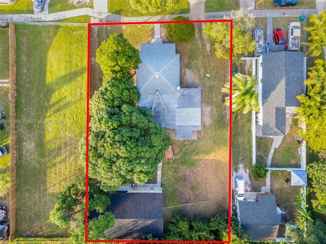 Building Photo - 559 NW 2nd St Unit A