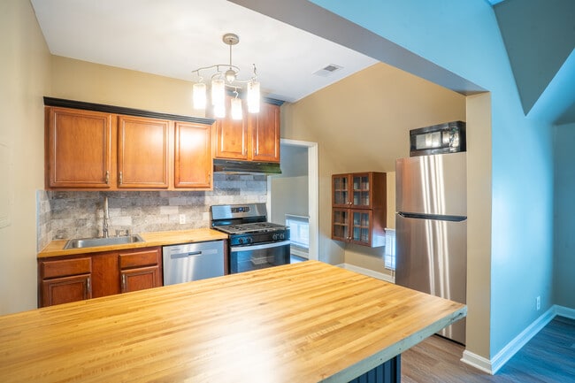 Building Photo - 514 W Saint Catherine St Rental