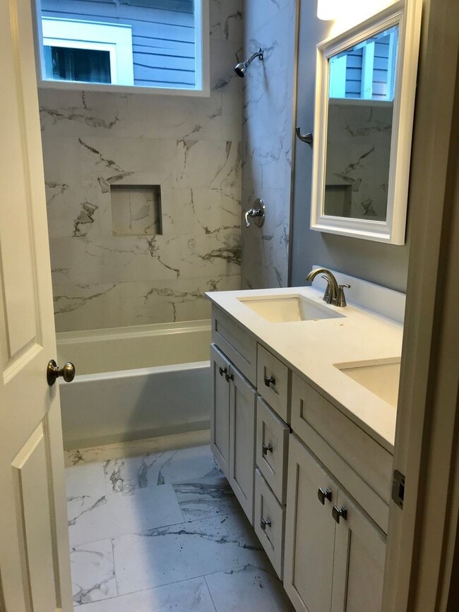 Photo - 917- 919 N Prieur Unit 917 N Prieur