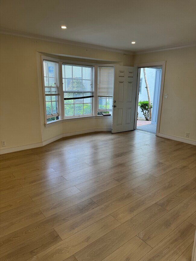 Photo - 5154 Marathon St Unidad 102