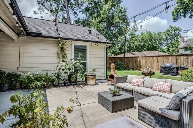 Photo - 715 Thistlewood Dr