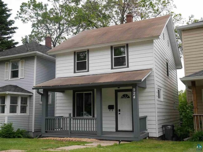 AVAILABLE JUNE 2025 - Renovated 3 Bed 1 Ba... - AVAILABLE JUNE 2025 - Renovated 3 Bed 1 Ba... House