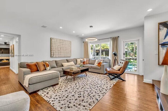 Photo - 110 SE 11th Ave