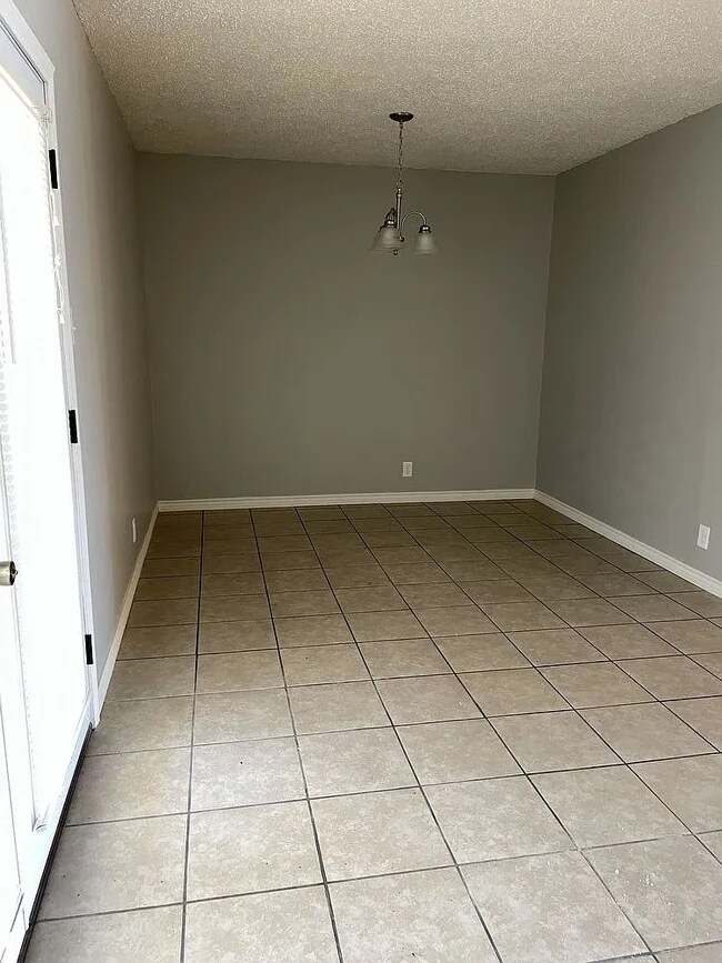 Photo - 881 Ridgewood Dr