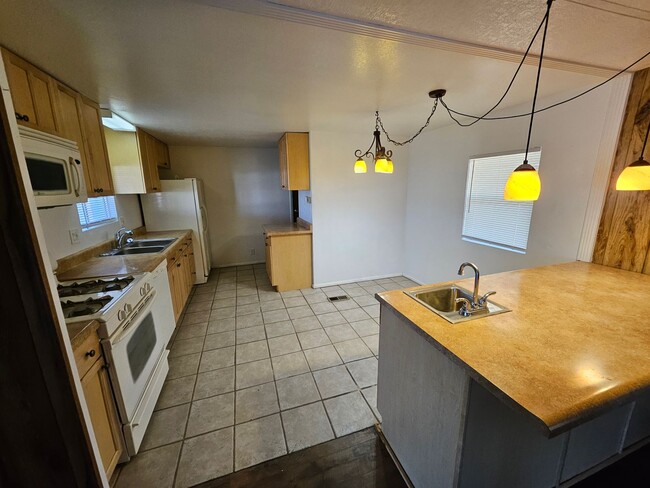 Photo - Newly Renovated 2 Bedroom Mobile in Bullhead City