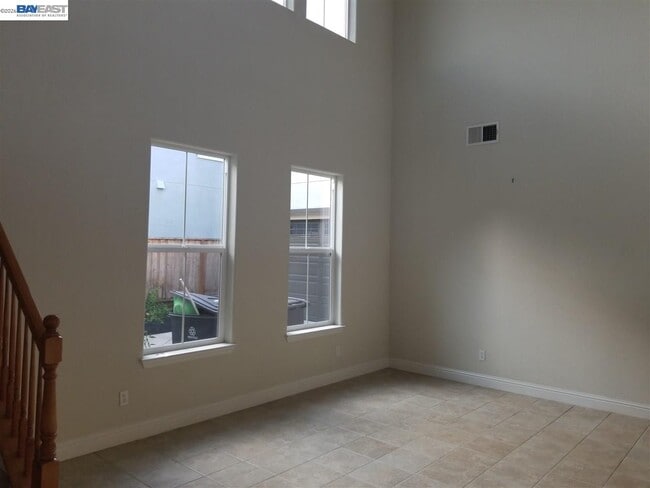 199 N Alta Dena St