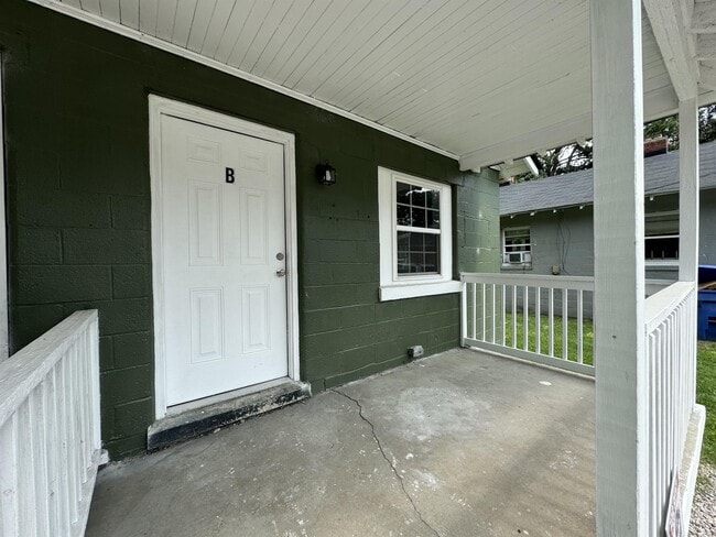 Photo - 409 Hadley St SE